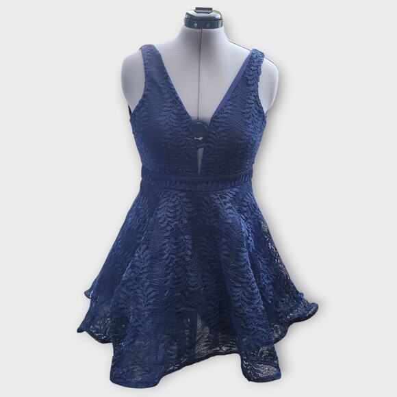 Windsor Dress Jr. M Short Navy Blue Empire Waist Lined Lace V-Neck Floral A-line - Picture 1 of 5